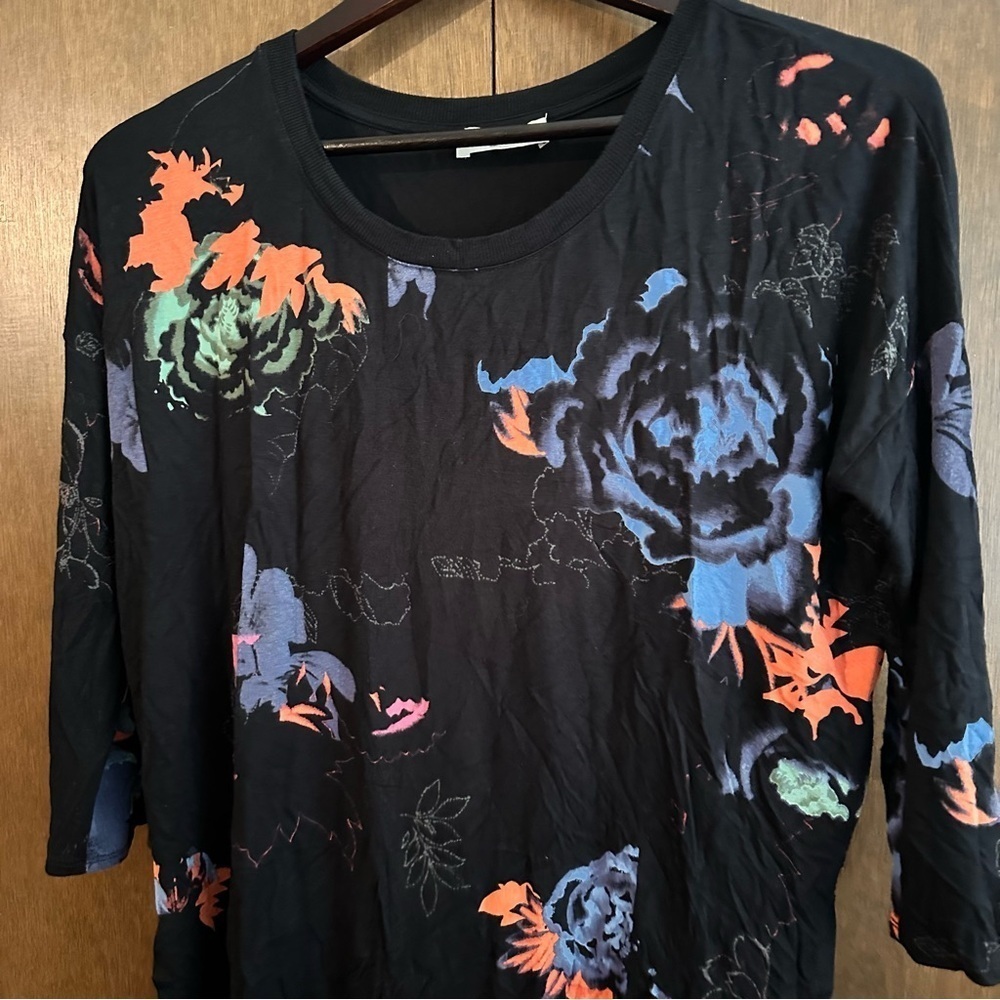 Babaton Black Orange Blue Graphic Norris Short Sleeve Tee Blouse Sz S Cozy - Picture 3 of 9